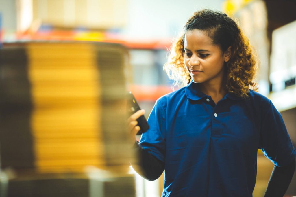Retrato de una mujer migrante capataz que obtuvo su empleo gracias a una visa de trabajo Estados Unidos