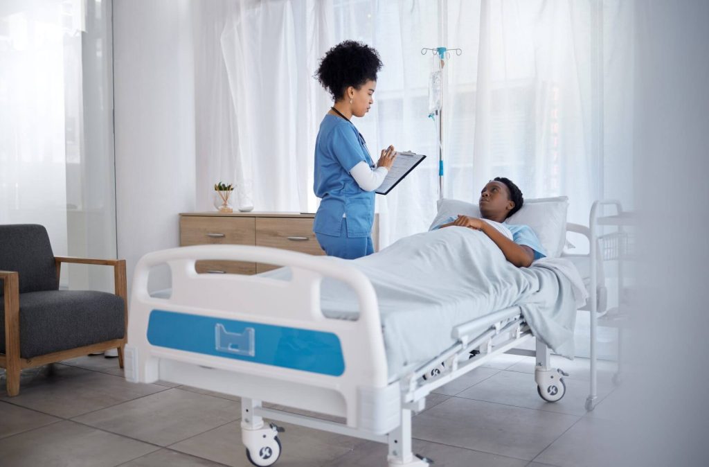 ayuda para inmigrantes latinos en USA nurse sick patient and hospital consultation for 2023 11 27 05 01 16 utc