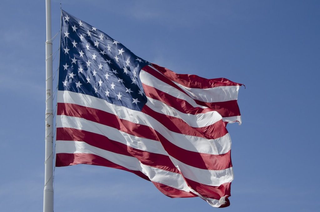 Bandera de Estados Unidos representando la juramentacion de la ciudadania americana