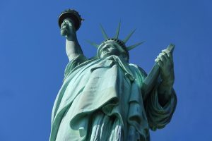 ayuda para inmigrantes latinos en USA chris linnett ZcrteFRnMak unsplash