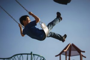 ayuda para inmigrantes latinos en USA myles tan WNAO036c6FM unsplash