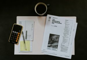 ayuda para inmigrantes latinos en USA kelly sikkema G 91H 3qZOA unsplash
