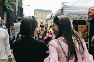 ayuda para inmigrantes latinos en USA alicia steels mrB45cHDsrM unsplash