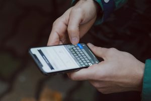 ayuda para inmigrantes latinos en USA freestocks mw6Onwg4frY unsplash