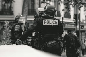 ayuda para inmigrantes latinos en USA ev pqkGQboKSeM unsplash