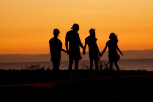 ayuda para inmigrantes latinos en USA mike scheid 0iqkntLw93A unsplash 1