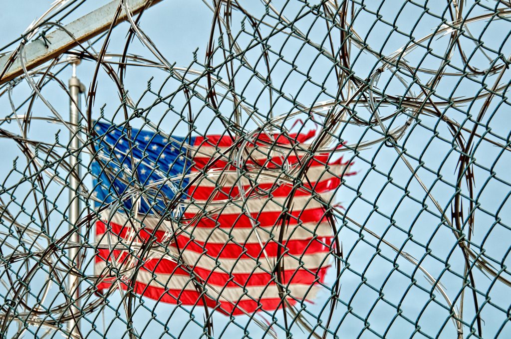 ayuda para inmigrantes latinos en USA asilo plazo 1 ano base